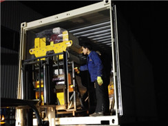 加班發(fā)貨，20臺壓路機(jī)出口阿聯(lián)酋