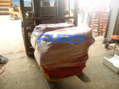 福瑞得機械座駕壓路機，平板夯成功裝車及時發(fā)貨