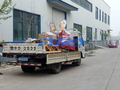 福瑞得機(jī)械手扶壓路機(jī)、框架整平機(jī)已成功裝車及時發(fā)貨